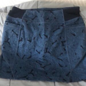 Athleta skirt blue leaves print size medium excellent condition